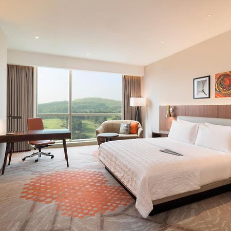 Le Meridien Putrajaya Exterior foto A guest room at the hotel