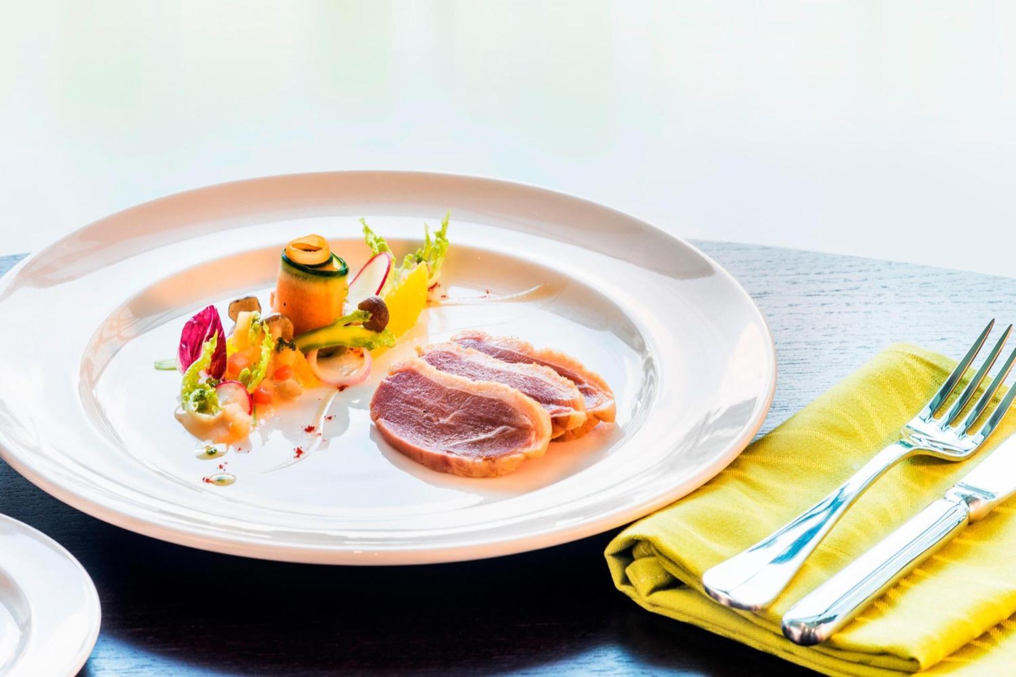 Le Meridien Putrajaya Exterior foto A plate of duck confit