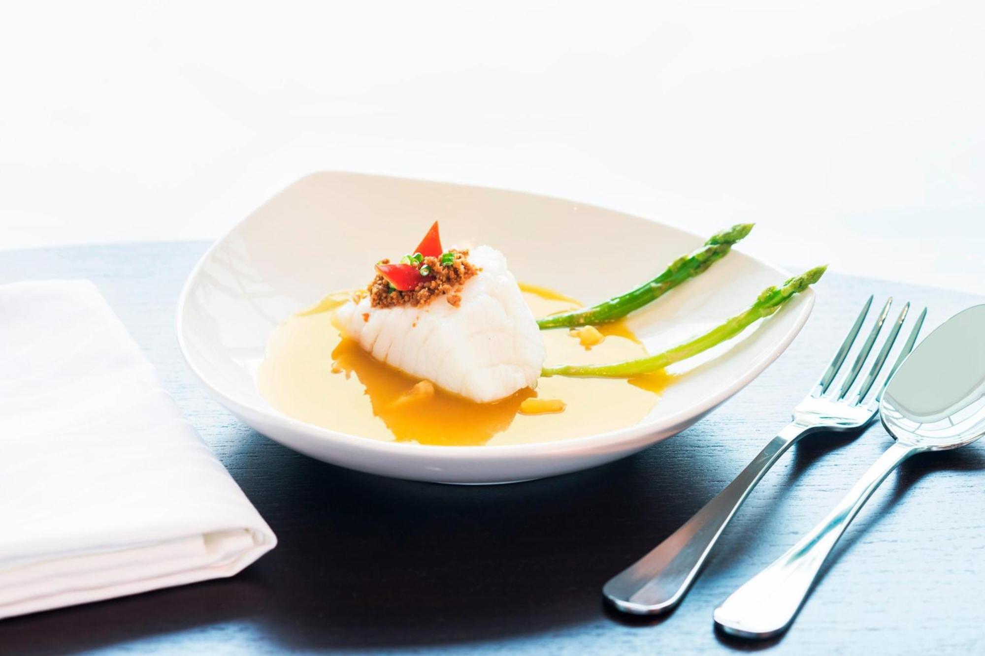 Le Meridien Putrajaya Exterior foto Asparagus with fish